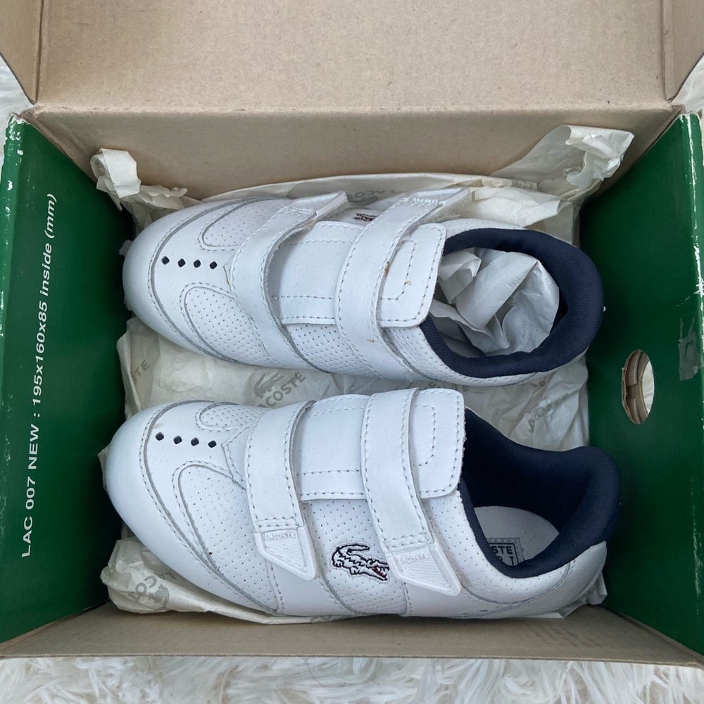 New Lacoste white Unisex shoes size 9